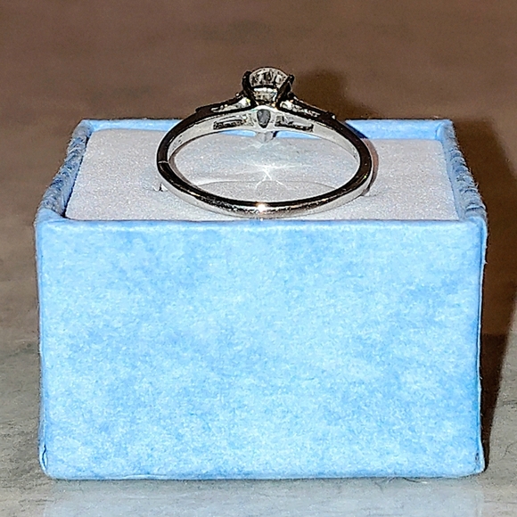 14K WHITE GOLD 2/3 CT PEAR SHAPED & BAGUETTES DIAMOND ENGAGEMENT RING VINTAGE - Picture 14 of 16